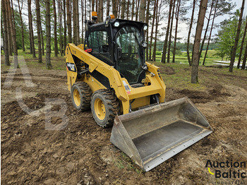 Kompaktiekrāvējs Caterpillar 236 D: foto 2