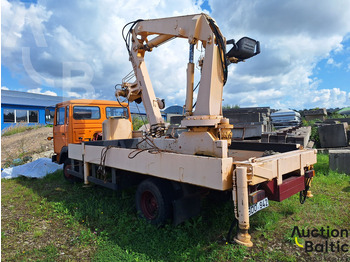 Bortu kravas automašīna/ Platforma, Kravas auto ar manipulatoru Magirus 130 M 8: foto 3