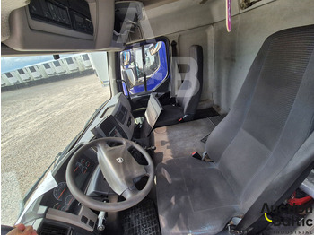 Kravas automašīna ar slēgto virsbūvi Volvo FL240: foto 5