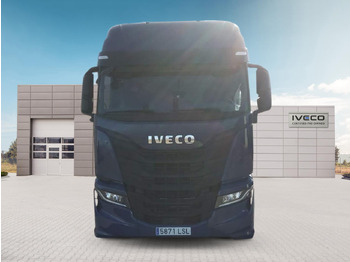 Vilcējs IVECO S-WAY