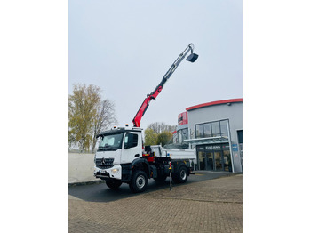 Kravas automašīna pašizgāzējs, Kravas auto ar manipulatoru Mercedes-Benz Arocs 1835  4x4 Meiller Fassi F135 Kran Kipper: foto 3
