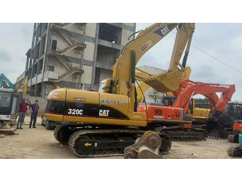 Kāpurķēžu ekskavators CATERPILLAR 320CL