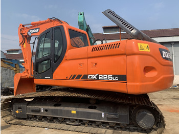 Kāpurķēžu ekskavators DOOSAN DX225LC