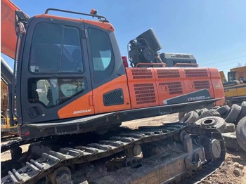 Kāpurķēžu ekskavators DOOSAN