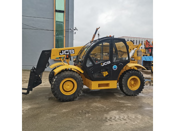 Teleskopiskais iekrāvējs JCB
