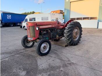 Traktors MASSEY FERGUSON