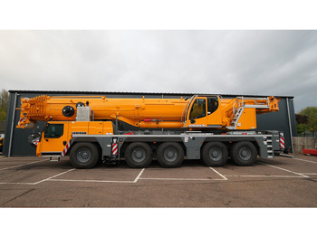 Kravas auto ar manipulatoru