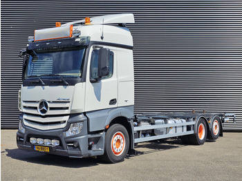 Konteineru vedējs/ Kravas automašīna ar noņemamā virsbūve MERCEDES-BENZ Actros 2640