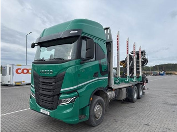 Kravas auto ar manipulatoru IVECO X-WAY