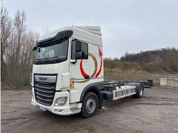 Konteineru vedējs/ Kravas automašīna ar noņemamā virsbūve DAF XF 450