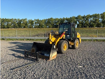 Riteņu iekrāvējs CATERPILLAR 906