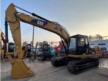 Kāpurķēžu ekskavators CATERPILLAR 320D