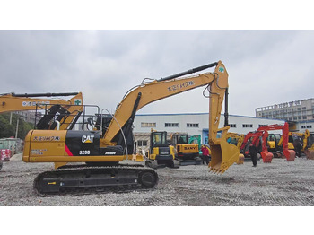 Kāpurķēžu ekskavators CATERPILLAR 320D
