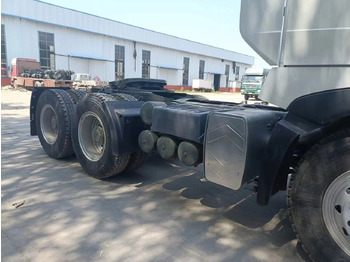 Mini pašizgāzējs Sinotruk HOWO A7 tractor: foto 5