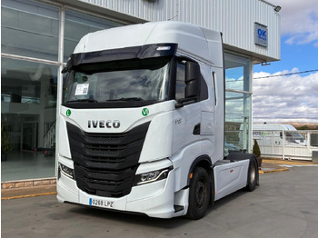 Vilcējs IVECO S-WAY