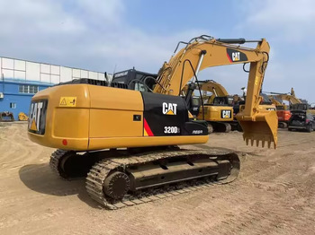 Kāpurķēžu ekskavators CATERPILLAR 320D2