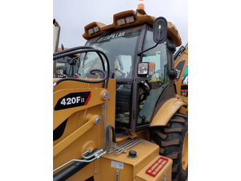 Ekskavators-iekrāvējs CATERPILLAR 420F