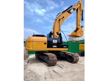 Kāpurķēžu ekskavators CATERPILLAR 320D2