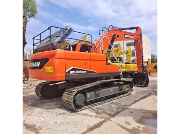 Kāpurķēžu ekskavators DOOSAN DX225LCA