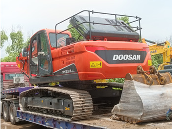 Kāpurķēžu ekskavators DOOSAN DX225LCA