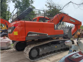 Kāpurķēžu ekskavators DOOSAN DX225LCA