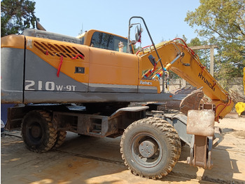 Riteņu ekskavators HYUNDAI R210