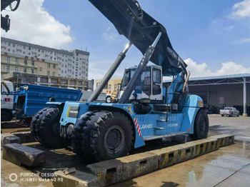 Sānu konteineru krāvējs KONECRANES