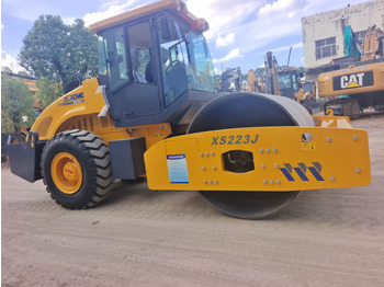 Ceļu veltnis XCMG XS223J