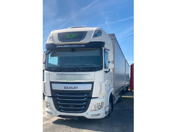 Kravas automašīna ar tentu DAF XF 460