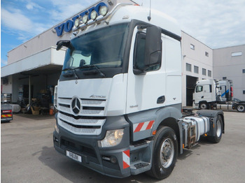 Vilcējs MERCEDES-BENZ Actros 1845