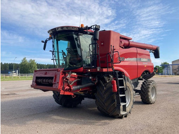 Labības kombains CASE IH