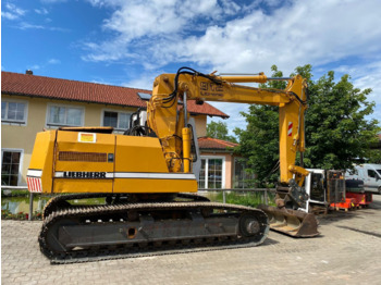 Kāpurķēžu ekskavators LIEBHERR
