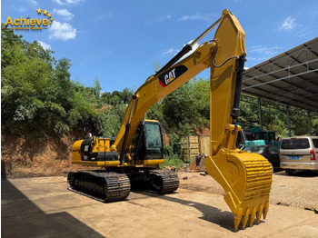 Kāpurķēžu ekskavators CATERPILLAR 320D
