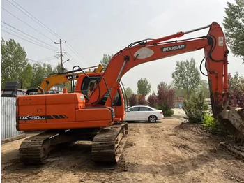 Kāpurķēžu ekskavators DOOSAN DX150