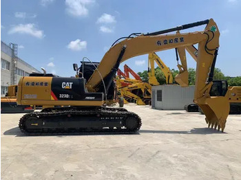 Kāpurķēžu ekskavators CATERPILLAR 323D2L