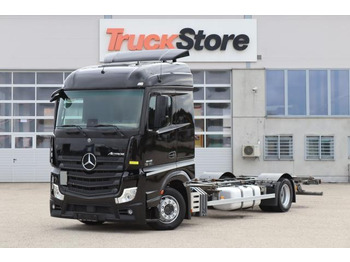 Konteineru vedējs/ Kravas automašīna ar noņemamā virsbūve MERCEDES-BENZ Actros 1842