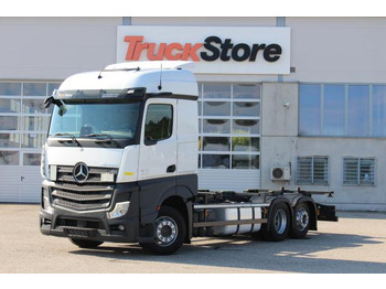 Konteineru vedējs/ Kravas automašīna ar noņemamā virsbūve MERCEDES-BENZ Actros 2545