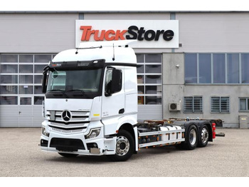 Konteineru vedējs/ Kravas automašīna ar noņemamā virsbūve MERCEDES-BENZ Actros 2546