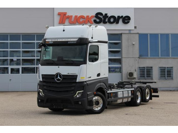 Konteineru vedējs/ Kravas automašīna ar noņemamā virsbūve MERCEDES-BENZ Actros