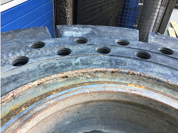 Riepas un diski LIEBHERR