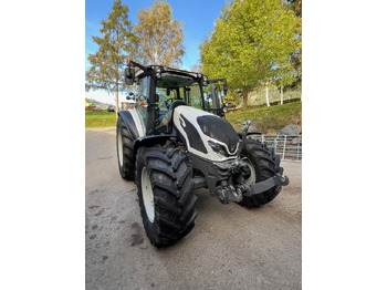 Traktors VALTRA