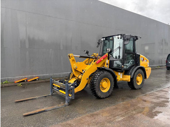 Riteņu iekrāvējs CATERPILLAR 906