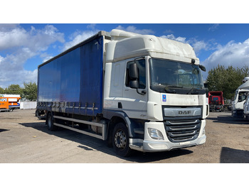 Kravas automašīna ar tentu DAF CF 260
