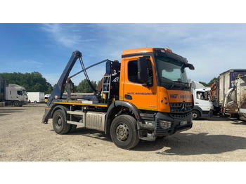 Būvgružu konteineru vedējs MERCEDES-BENZ Arocs