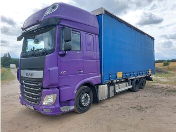 Kravas automašīna ar tentu DAF XF 106