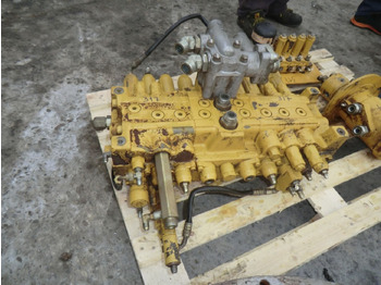 Hidrauliskais vārsts - Celtniecības tehnika Caterpillar 317B LN Distributore idrualico: foto 3