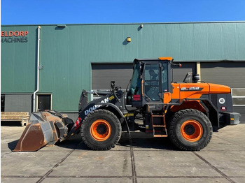 Riteņu iekrāvējs DOOSAN DL250