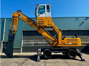 Atkritumu iekrāvējs LIEBHERR A 924