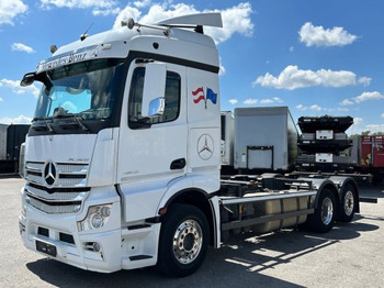 Konteineru vedējs/ Kravas automašīna ar noņemamā virsbūve MERCEDES-BENZ Actros 2545