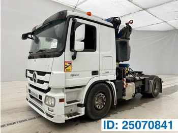 Vilcējs MERCEDES-BENZ Actros 1844